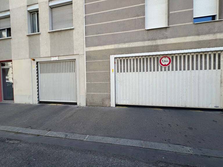 Parking en sous-sol à louer - LYON 7e — photo 1