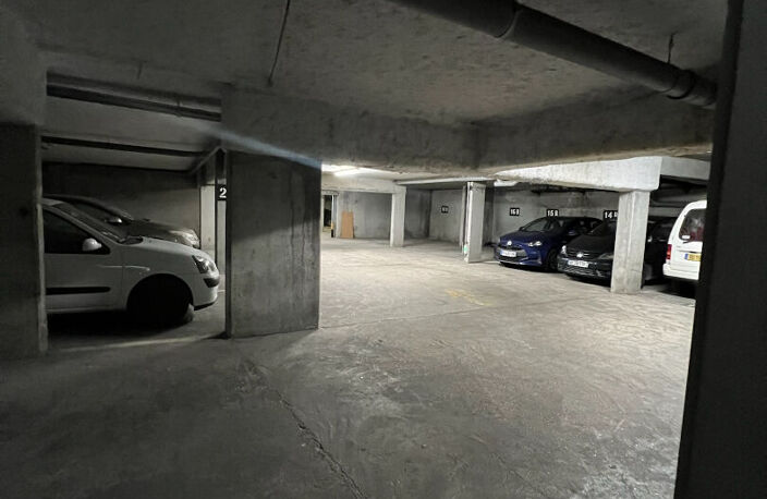 Parking en sous-sol à louer - LYON 7e — photo 2