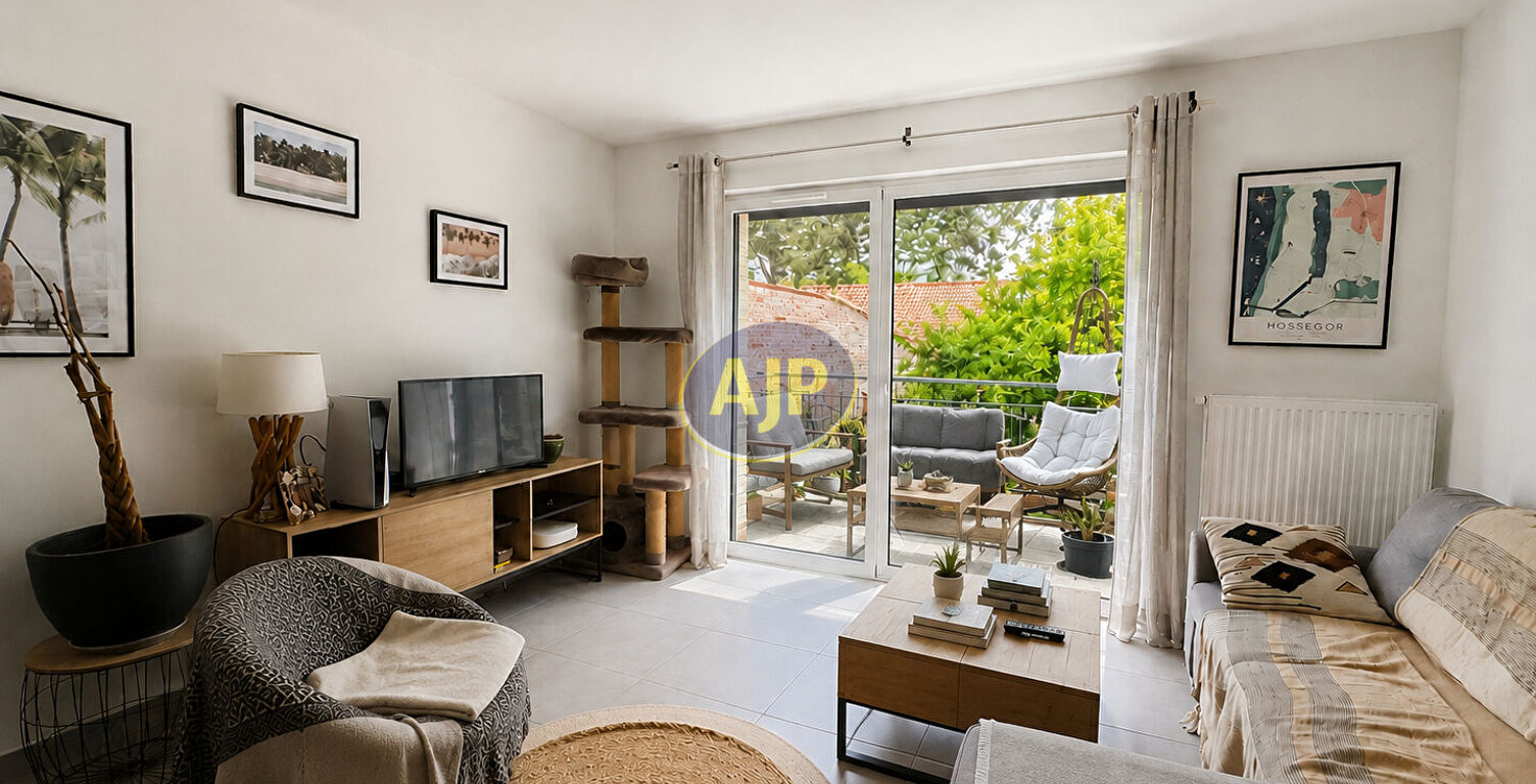 T2 RECENT DERNIER ETAGE AVEC PARKING — photo 1