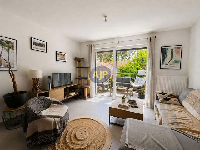T2 RECENT DERNIER ETAGE AVEC PARKING — photo du bien