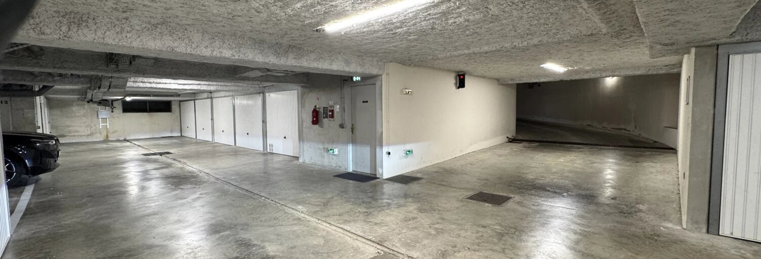 Garage   m² à louer à Antibes (06600)