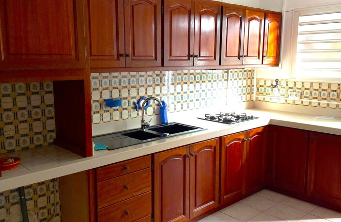 HAUT DE MAISON 4 PIECES ET JARDIN - LE TAMPON — photo 3