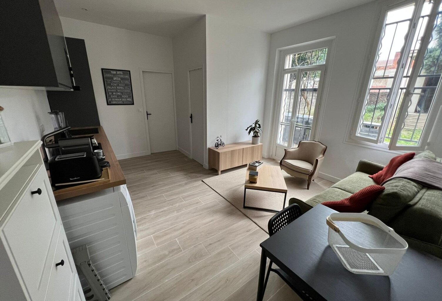 RDC cour privative 20 m2, refait à neuf, proche métro — photo 1