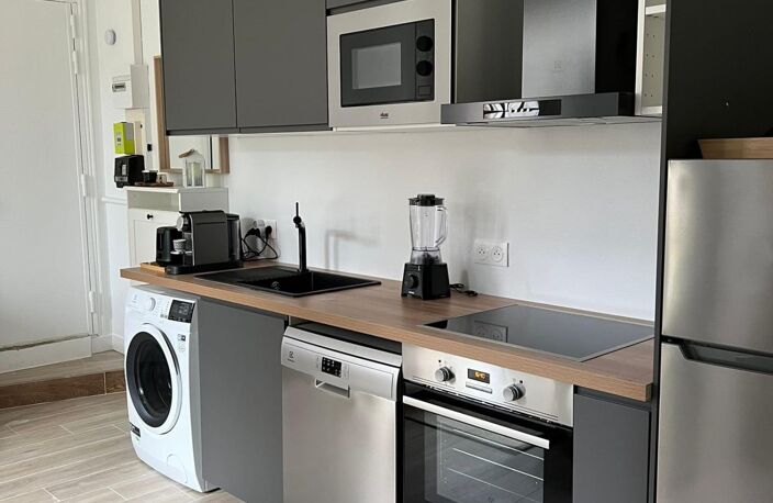 RDC cour privative 20 m2, refait à neuf, proche métro — photo 2