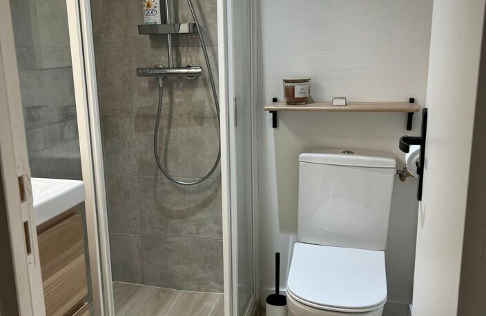 RDC cour privative 20 m2, refait à neuf, proche métro — photo 4