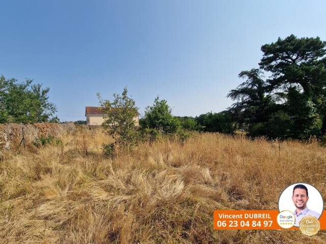 TERRAIN EN VILLAGE - PROCHE CENTRE — photo du bien
