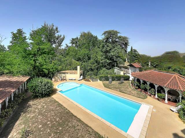 Demeure de caractère : 207 m², parc avec piscine chauffée. — photo du bien