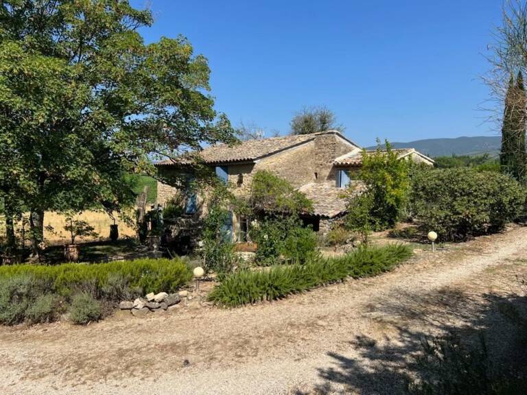 Cucuron  Maison en pierre avec piscine sur 3 231 m², au cœur du Luberon — photo 1