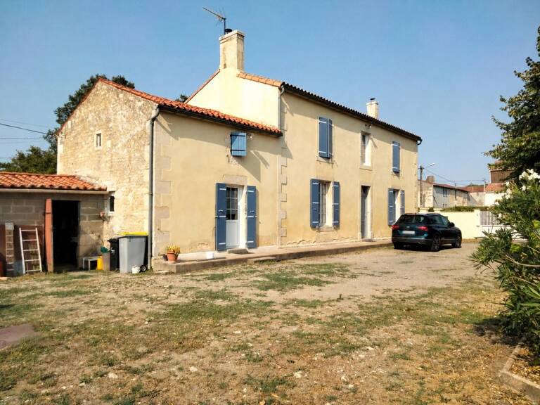 Maison de caractère au calme à BENET (85) — photo 1