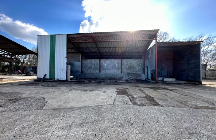 2500 m² de batiment industriels sur 11000 m² de terrain — photo 2