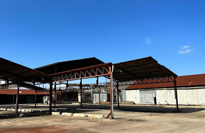 2500 m² de batiment industriels sur 11000 m² de terrain — photo 3
