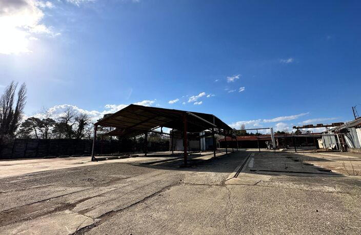 2500 m² de batiment industriels sur 11000 m² de terrain — photo 4