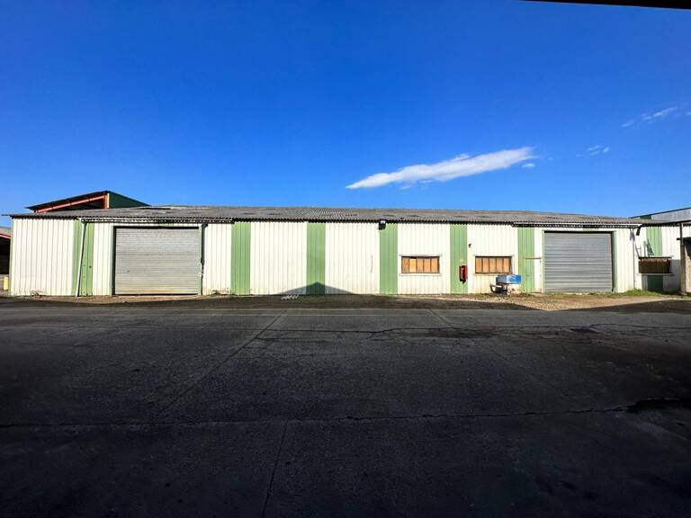 4000 m² de batiment industriel sur 6750 m² de terrain — photo 1