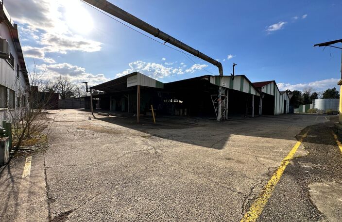 4000 m² de batiment industriel sur 6750 m² de terrain — photo 2
