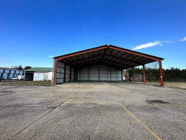 depot industruel de 3000 m² environ sur un hectare — photo du bien