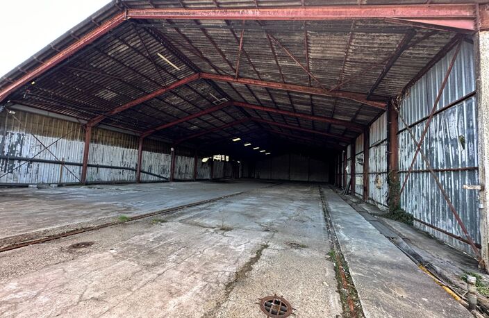 depot industruel de 3000 m² environ sur un hectare — photo 2