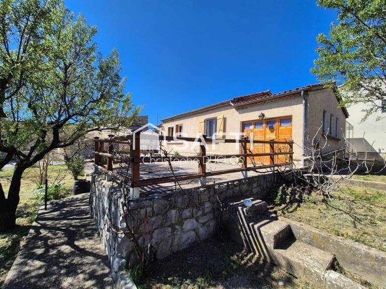 Maison traditionnelle avec jardin et garage. — photo 1