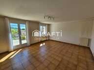 Maison traditionnelle avec jardin et garage. — photo 2