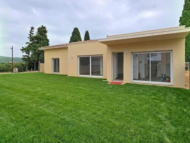 Villa de 102 m² de plain-pied avec trois chambres — photo du bien