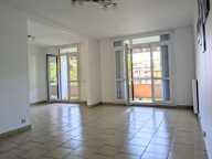 Appartement avec deux balcons et garage fermé — photo 2