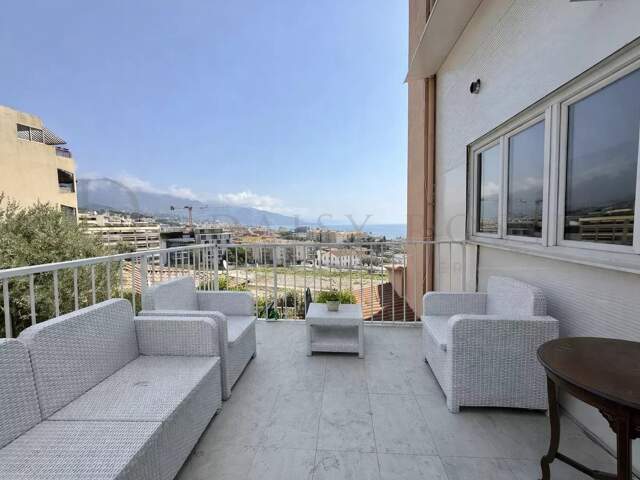 Roquebrune-Cap-Martin – Carnolès | 3 pièces avec vue mer, terras — photo du bien