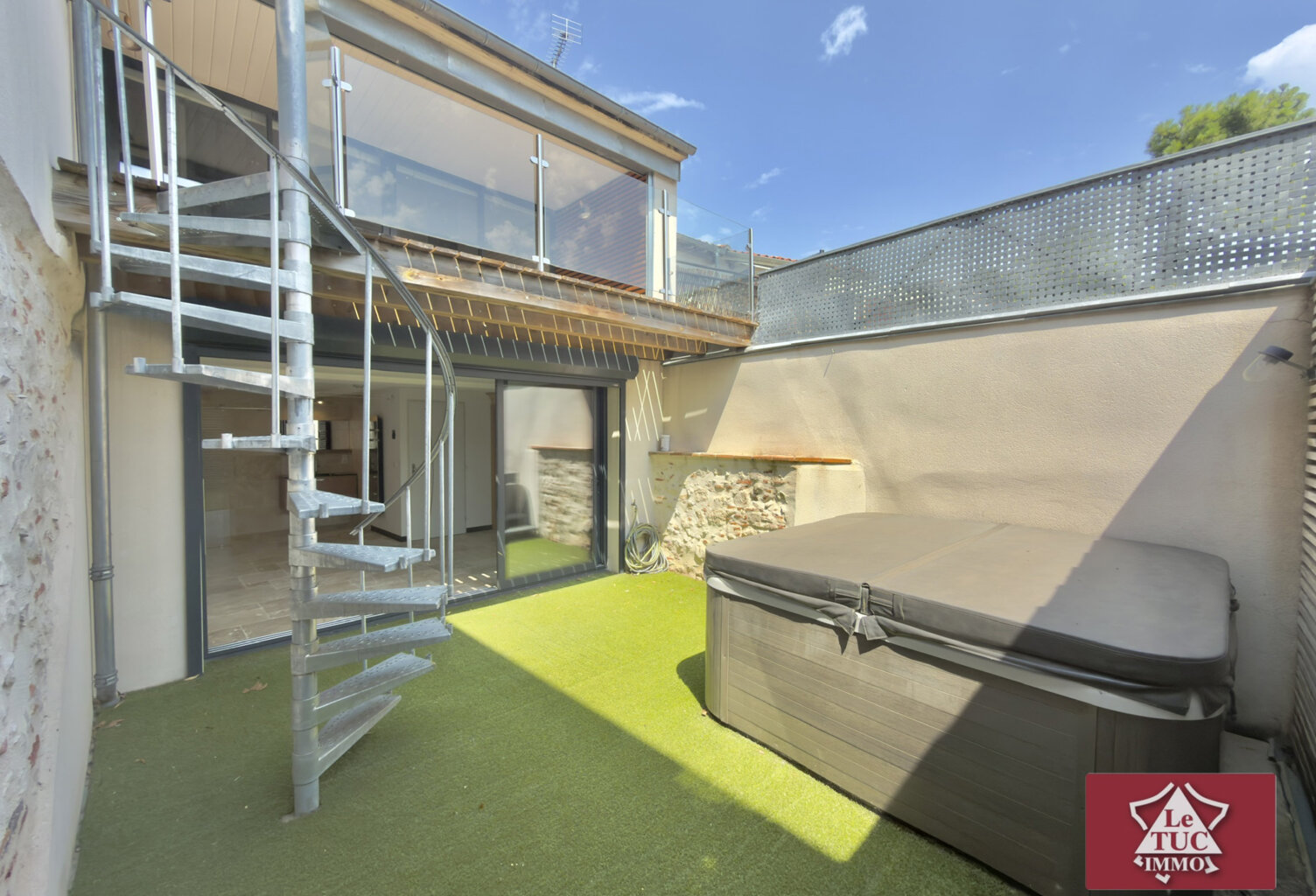 Maison de ville avec terrasses, garage et jacuzzi — photo 1