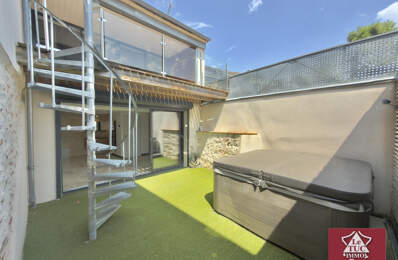 Maison de ville avec terrasses, garage et jacuzzi — photo du bien