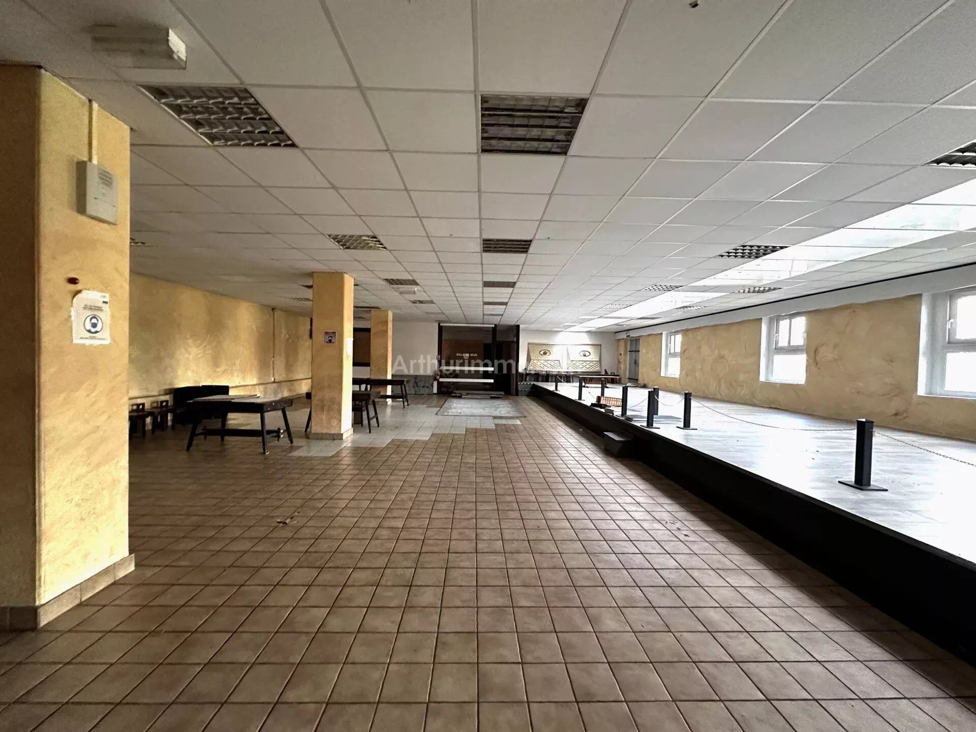 Local commercial 4 pièces 420 m² · à Roanne · 420 m² · 189 000 €