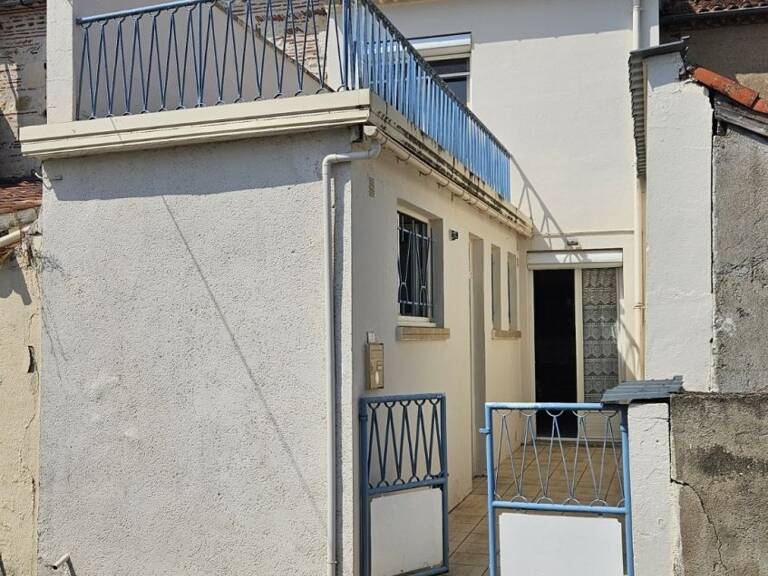 Maison de village rénovée avec 2 garages — photo 1