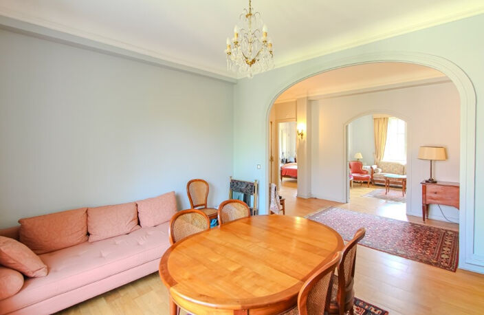 BIARRITZ - PROCHE DU CENTRE VILLE-  BEL APPARTEMENT T4 DE STYLE ART DECO AVEC GARAGE ET CAVE — photo 2
