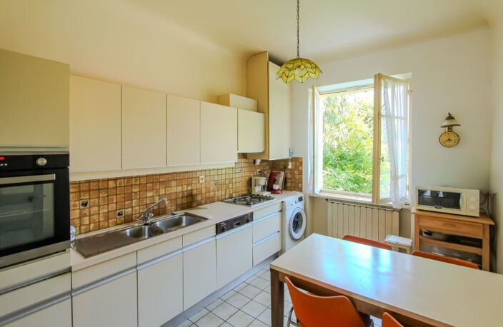 BIARRITZ - PROCHE DU CENTRE VILLE-  BEL APPARTEMENT T4 DE STYLE ART DECO AVEC GARAGE ET CAVE — photo 3