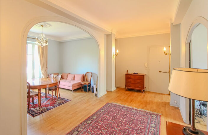 BIARRITZ - PROCHE DU CENTRE VILLE-  BEL APPARTEMENT T4 DE STYLE ART DECO AVEC GARAGE ET CAVE — photo 5