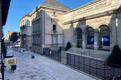 Appartement 3 pièces 893 €