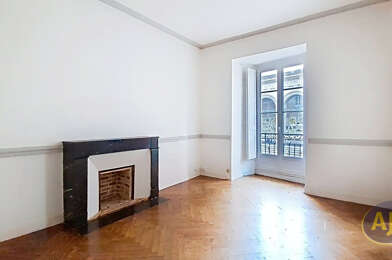 Appartement 3 pièces 893 €