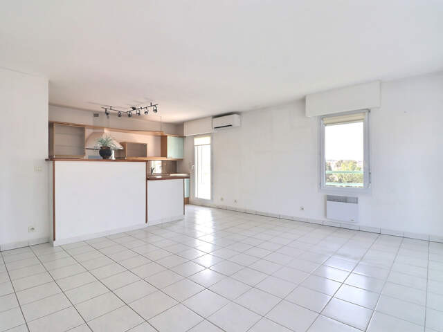 VENTE EN EXCLUSIVITE - SAINT-RAPHAËL - APPARTEMENT 4 PIECES de 84M2 EN DERNIER ETAGE AVEC GARAGE ET PARKING PR — photo du bien