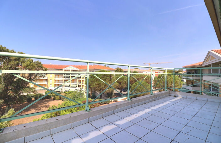 VENTE EN EXCLUSIVITE - SAINT-RAPHAËL - APPARTEMENT 4 PIECES de 84M2 EN DERNIER ETAGE AVEC GARAGE ET PARKING PR — photo 3