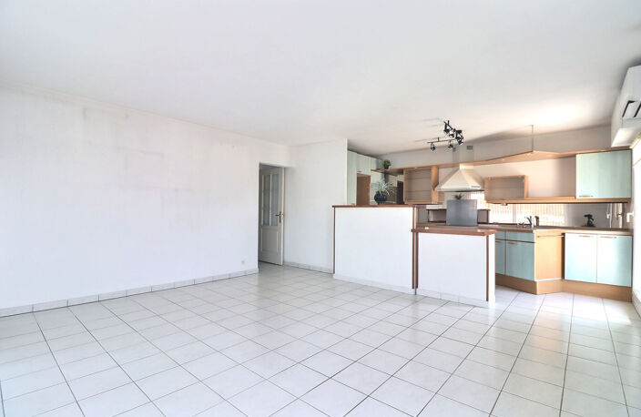 VENTE EN EXCLUSIVITE - SAINT-RAPHAËL - APPARTEMENT 4 PIECES de 84M2 EN DERNIER ETAGE AVEC GARAGE ET PARKING PR — photo 4