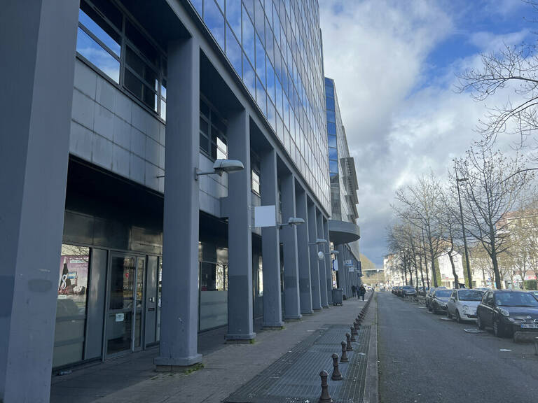 à LOUER — photo 1