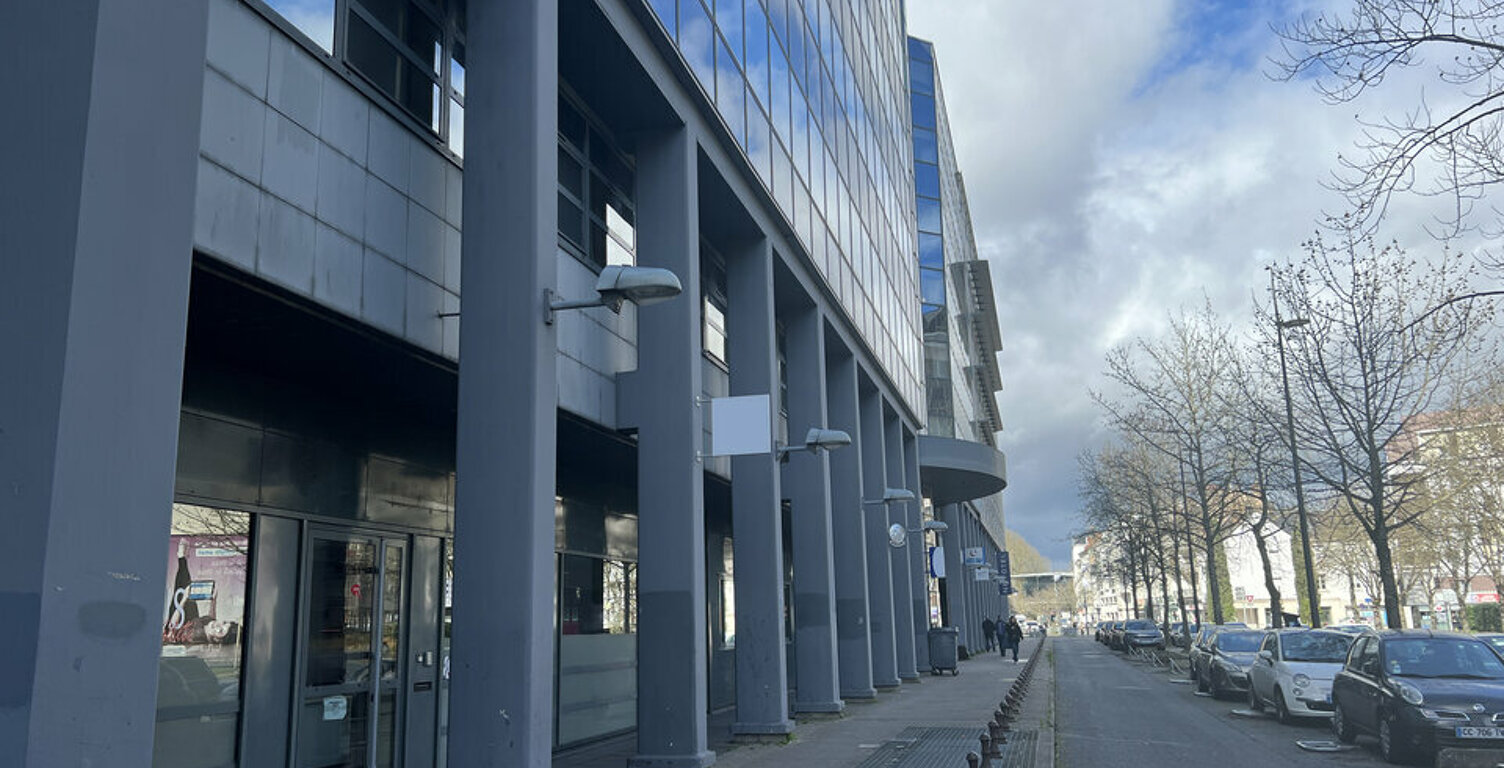 à LOUER — photo 1