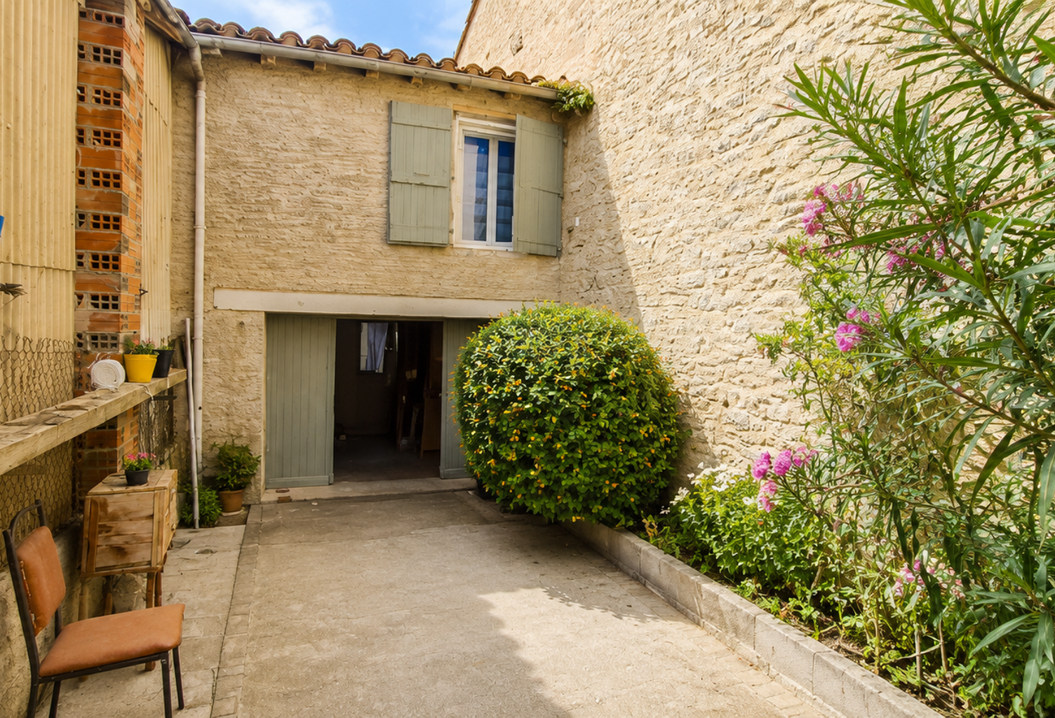 Vente Garage 74 m&sup2; — photo 1