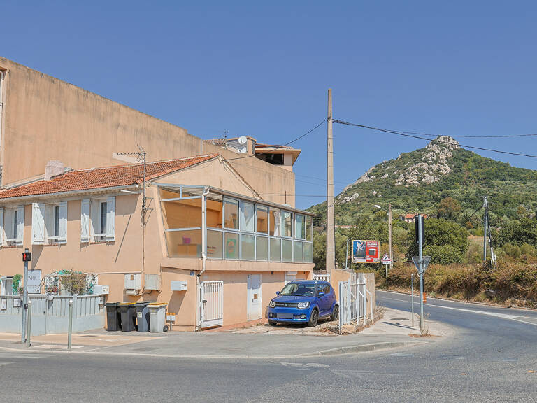 HYERES (LA BAYORRE) - HAUT DE MAISON 101 m2 + TERRASSE + LOGGIA + ANNEXES — photo 1