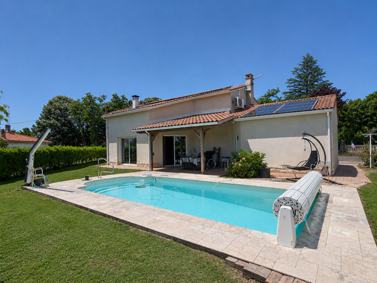 Villa de plain pied avec piscine entièrement PMR — photo 1