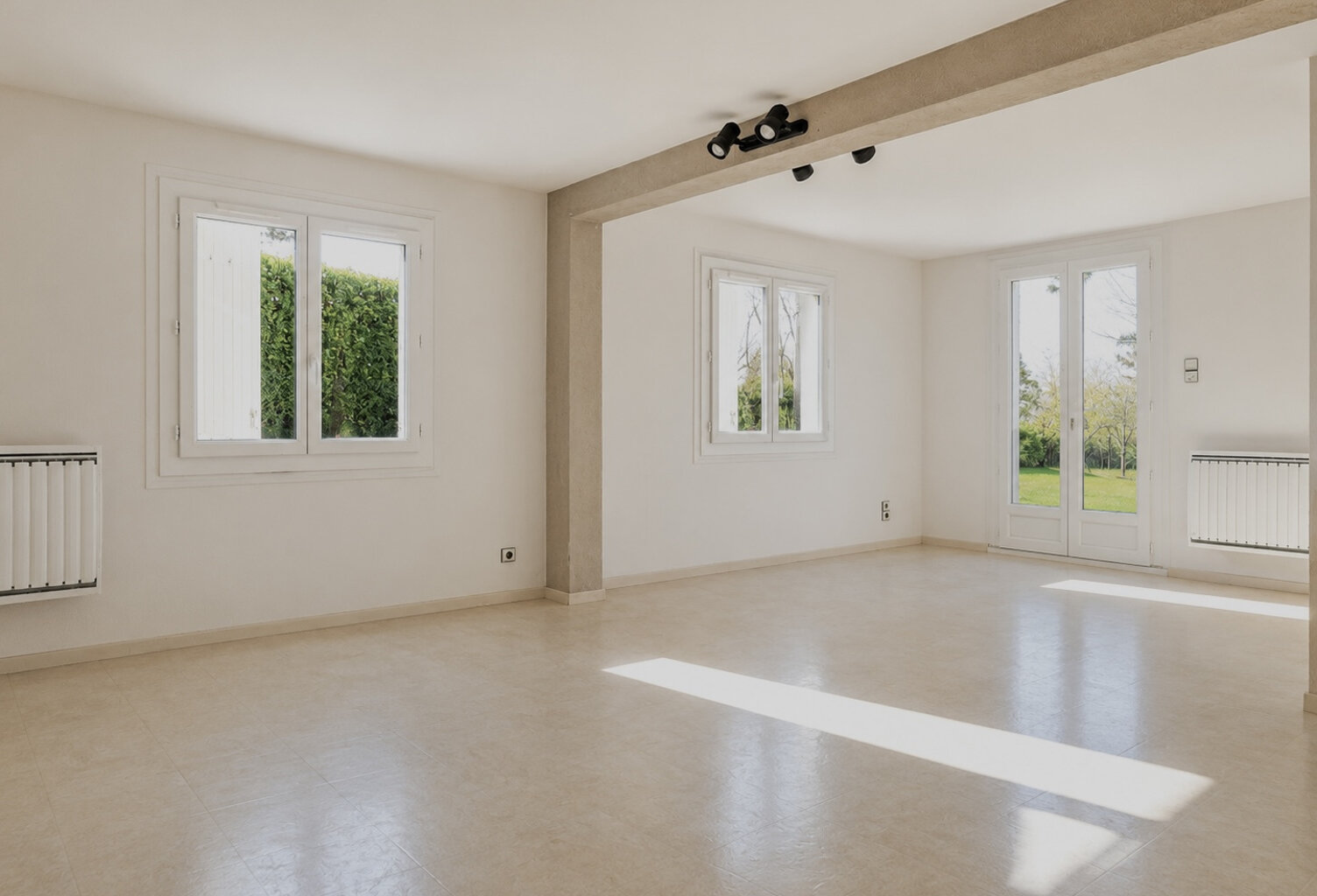 FOULAYRONNES - VILLA AVEC GARAGE ET JARDIN — photo 1