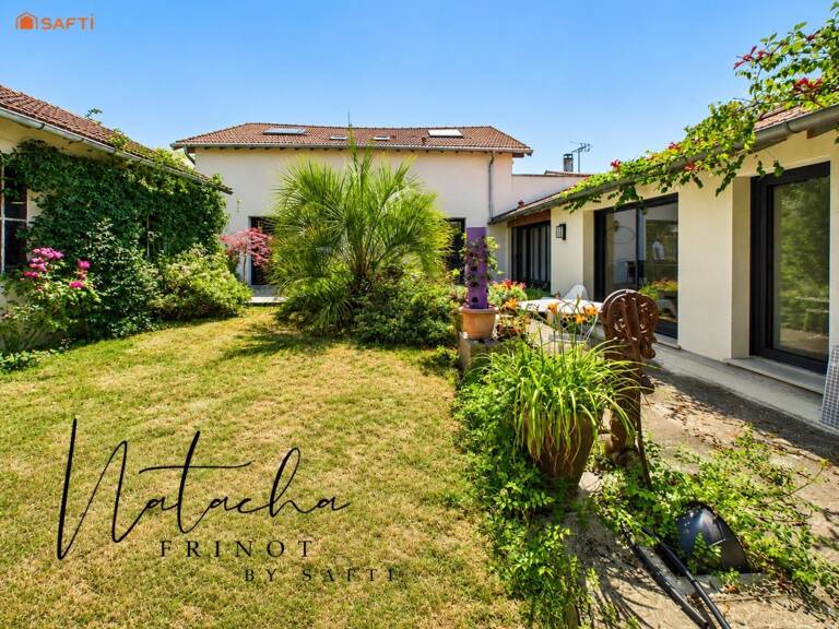 Isle Jourdain  6 ch  Piscine  Jardin Maison Prestige — photo 1