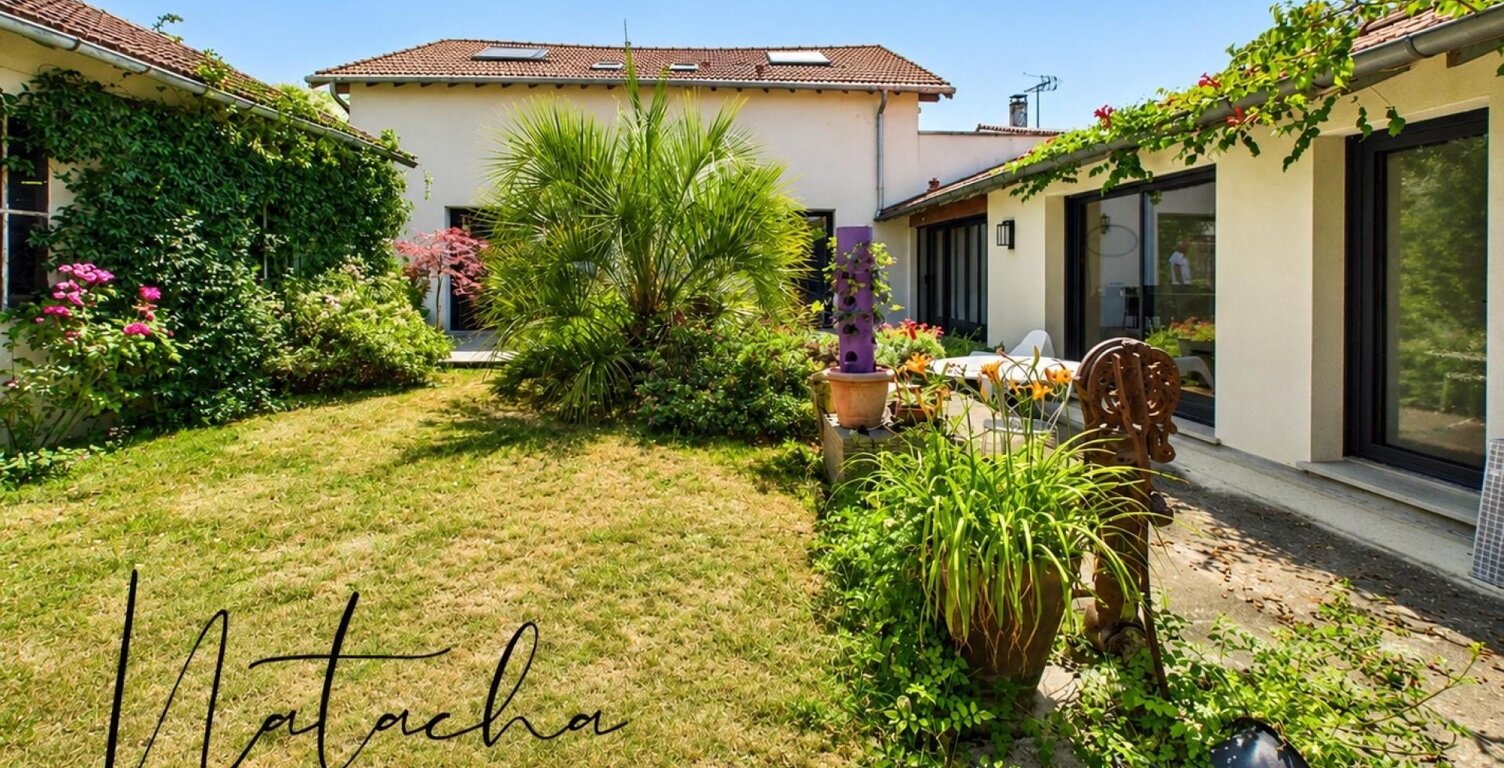 Isle Jourdain  6 ch  Piscine  Jardin Maison Prestige — photo 1