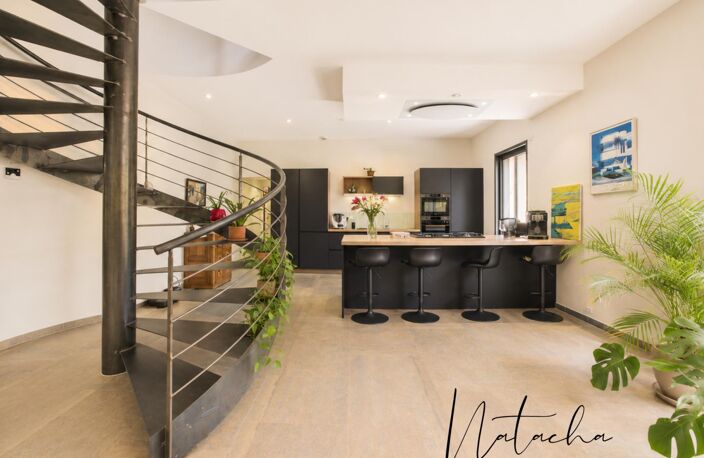 Isle Jourdain  6 ch  Piscine  Jardin Maison Prestige — photo 2
