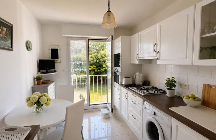 Grand T2 de 60 m2 avec cuisine indépendante, balcon, cave et parking — photo 3