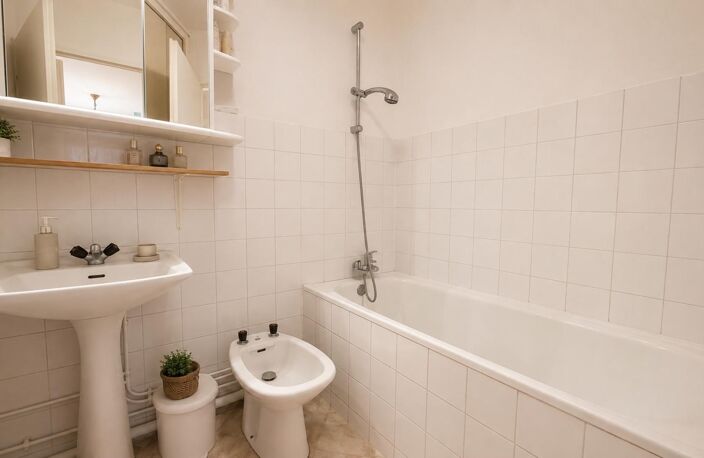 Grand T2 de 60 m2 avec cuisine indépendante, balcon, cave et parking — photo 5