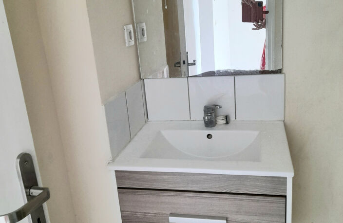 A VENDRE IMMEUBLE LOCATIF- DE 135 M2 AU COEUR DE SAUVE — photo 3