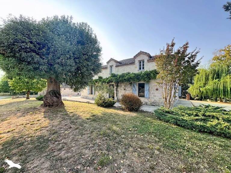 Maison en pierre de 6 pièces principales — photo 1
